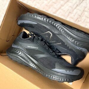 New Balance Men's Black and Gray Athletic Shoes